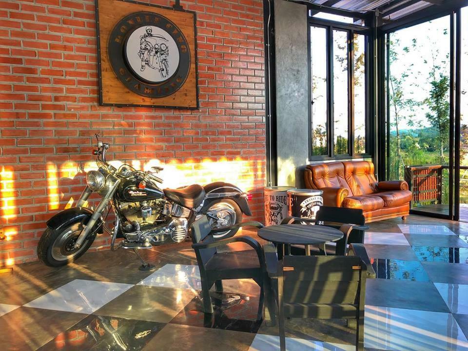 Отель Kondee Cino Cafe & Glamping Кхао-Кхо Экстерьер фото